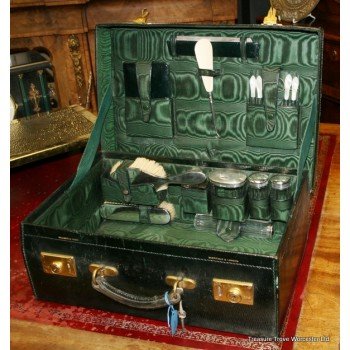 Cased Silver Ladies Travelling Vanity Case by Walker & Hall 1919